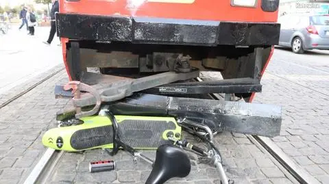 Katowice. 77-latek na elektrycznej hulajnodze zderzył się z tramwajem