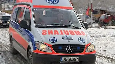Karetki czekają w kolejkach. 
Wojewoda chce zmian w szpitalu