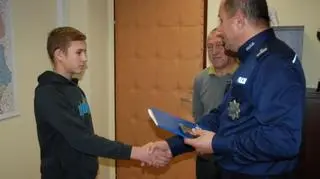 Nastolatkowi podziękował komendant ostrowskiej policji i starosta powiatu