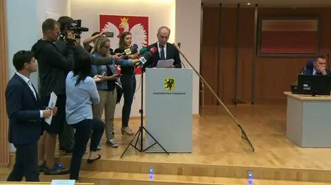 Wojewoda pomorski ucieka przed odpowiedziami i naszym reporterem