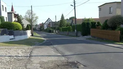 Dziewczynka wpadła do basenu obok domu