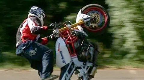 Ten, który lata na motocyklu