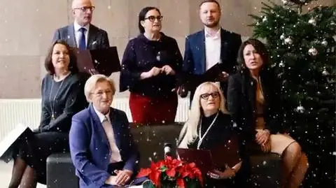 Kolędowanie w Sejmie. Posłowie śpiewają Chwała na wysokości