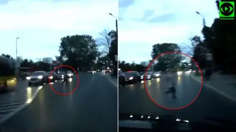 Kobieta wychodzi zza autobusu. Niemal prosto pod koła samochodu