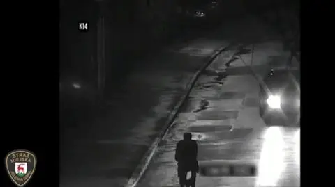 Jelenia Góra: klęczał na ulicy i zatrzymywał nadjeżdżające samochody
