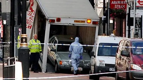 Dwa samochody - pułapki w Londynie