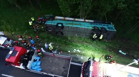 Autokar wpadł do rowu