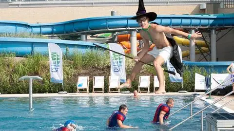 Skaczą Harry Potter, Superman i panna młoda. "Jest spontan"