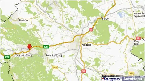 Autobus z turystami zderzył się z ciężarówką i samochodem osobowym