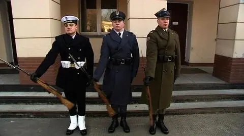 Żołnierze trenują w trójkolorze