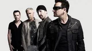 Na zdjęciu: Bono razem z zespołem U2