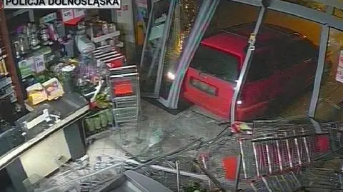 Dolny Śląsk. Okradali sklepy, drzwi taranowali samochodami