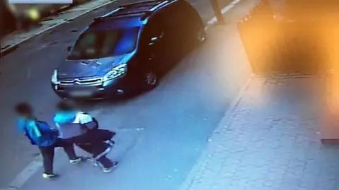 Nóż dziecku przykładano w okolice tętnicy szyjnej, serca i brzucha.