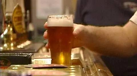 Pomysł brytyjskich polityków na walkę z alkoholizmem
