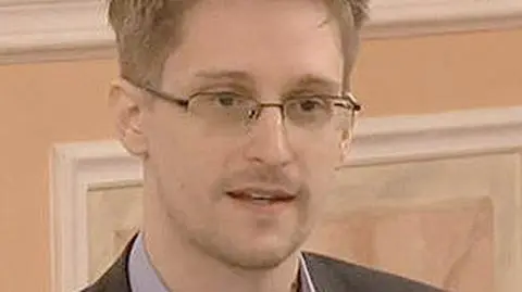 Rosjanie pozwolili Snowdenowi zostać