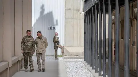 Prezydent Andrzej Duda i minister obrony Mariusz Błaszczak odwiedzili polskich żołnierzy w Afganistanie (materiał "Faktów" TVN) 
