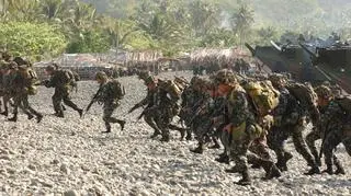 Filipińscy i amerykańscy żołnierze co roku biorą udział we wspólnych ćwiczeniach "Balikatan"
