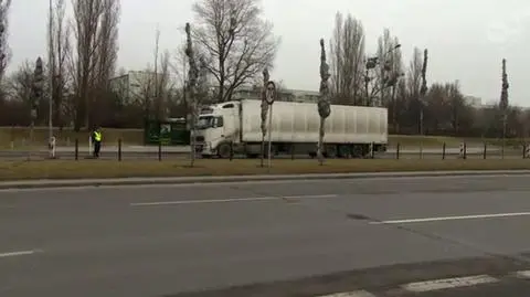 Zamkną estakadę, wybudują szykany, bo zakaz wjazdu nie wystarczył