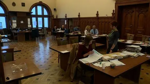 Kraków wciąż liczy głosy. Członkowie komisji krytykują ordynację