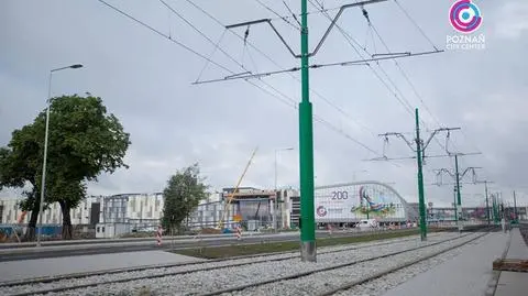 Zapadła się jezdnia przy dworcu. Tramwaje na objazdach