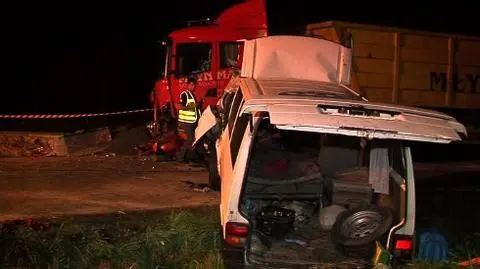Tir czołowo z busem