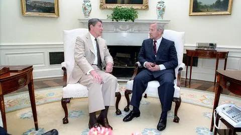 Gordijewski i prezydent USA Ronald Reagan w 1987 r. Na nagraniu ambasada USA w Moskwie w roku 1985