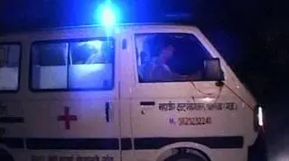 Tragiczny wypadek w Indiach 85 osób zginęło i ponad 60 zostało rannych w wypadku ciężarówki w indyjskim stanie Radżastan. (APTN)