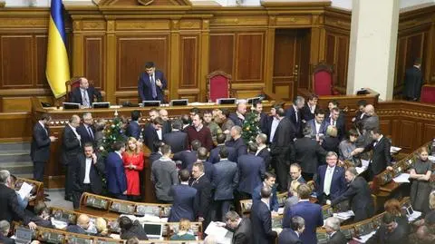 Parlament w Kijowie zmienia regulamin, by opóźnić zmianę konstytucji