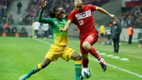 Adrian Mierzejewski kiwa przeciwnika