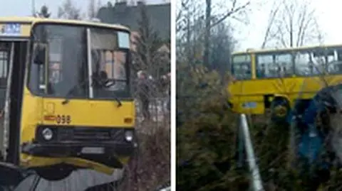 Autobus zawisł na wiadukcie