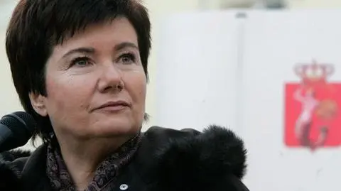 Premier tnie, prezydent stolicy daje miliony