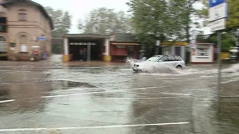 Ulewa w Wejherowie. "Zalane piwnice, podtopione samochody"