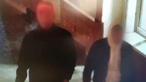 Obrzucili pomnik Jana Pawła II jajami