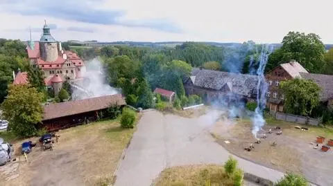 Dym, wybuchy, pokazy kaskaderskie. Festiwal pirotechniki filmowej na zamku Czocha