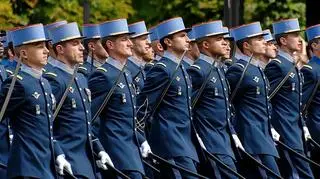 Żołnierze francuscy podczas defilady