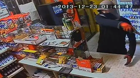 Zamaskowany bandyta okrada sklepy. Policja prosi o pomoc i oferuje nagrodę 