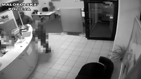 51-latek terroryzując kasjerki przedmiotem przypominającym broń zażądał wydania gotówki