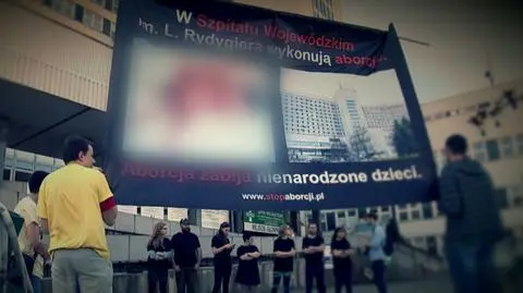 Zwolennicy całkowitego zakazu aborcji wystawiają banery przed porodówkami w całym kraju