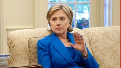 Clinton dostała w Londynie nagrodę 
i mandat za złe parkowanie