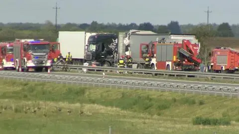 Karambol na A2. Jeden kierowca nie żyje, cztery osoby ranne