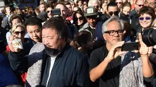 Artyści Ai Weiwei i Anish Kapoor idą w londyńskim marszu solidarności z uchodźcami