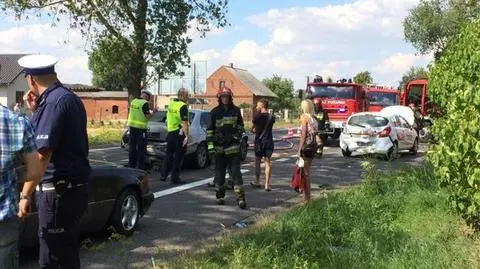 Zderzenie trzech samochodów na DK5. 
Na miejscu lądował śmigłowiec LPR