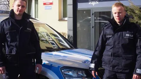 Pożar w domu jednorodzinnym. Policjanci uratowali 60-latkę