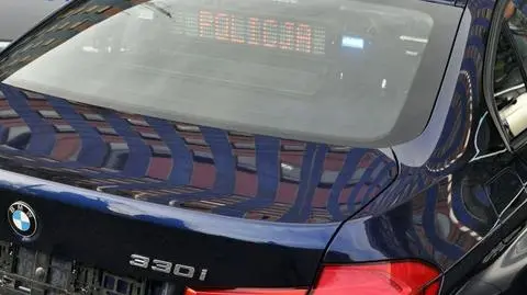 BMW serii 330i (wideo: policja testuje nowe oznakowanie dla radiowozów, material TVN Turbo z 19.05.2019)