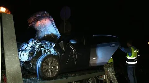 Mazda wjechała w mercedesa. Cztery osoby w szpitalu