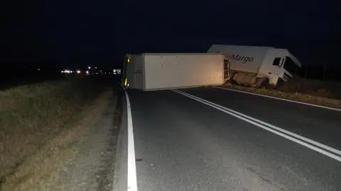 Wypadek na krajowej 11. Droga zablokowana, jedna ofiara śmiertelna
