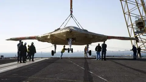Zwiastun nowej ery. X-47B trafił na lotniskowiec