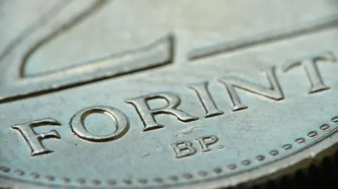 Analitycy: Wojna Orbana z bankami o zadłużonych we frankach