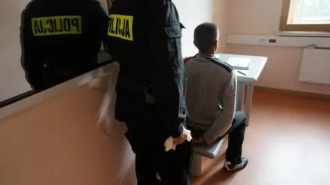 "Wskoczył za ladę i zaczął nas okładać". Ekspedientka o ataku więźnia