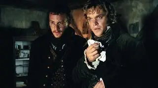 Matt Damon (Wilhelm Grimm) i Heath Ledger (Jacob Grimm) w filmie Terry'ego Gilliama "Nieustraszeni bracia Grimm"